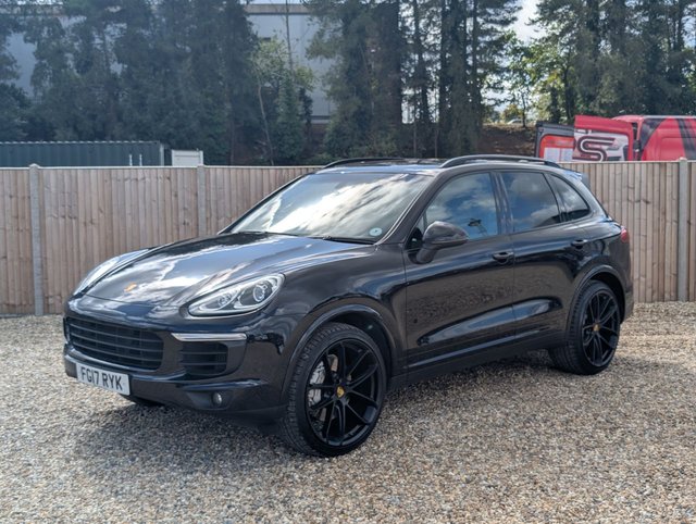 2017 PORSCHE CAYENNE