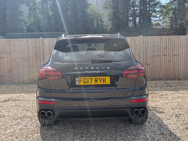 2017 PORSCHE CAYENNE - Photo 4
