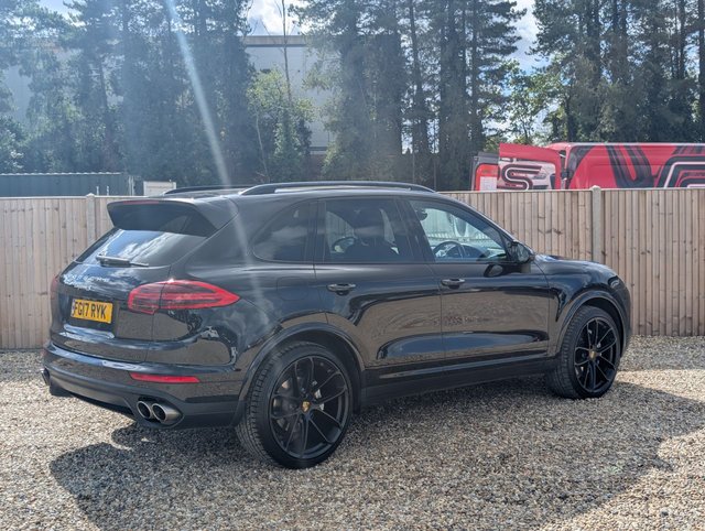 2017 PORSCHE CAYENNE - Photo 5