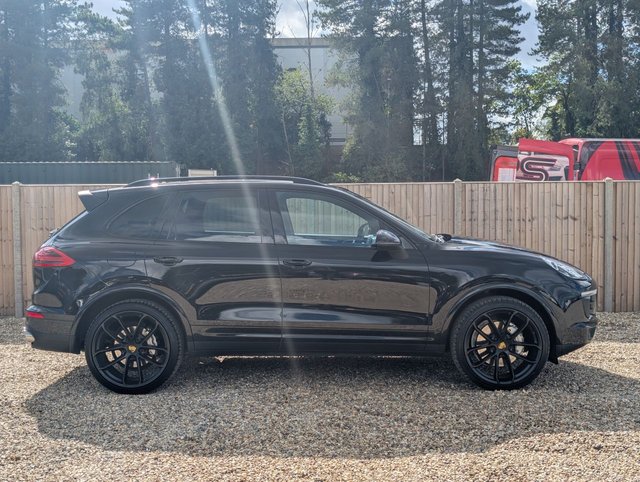 2017 PORSCHE CAYENNE - Photo 6