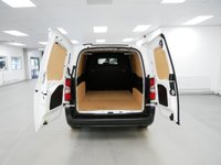 USED 2022 22 PEUGEOT PARTNER 1.5 BLUEHDI 100 BHP 950KG LONG PROFESSIONAL PREMIUM ( SAT NAV ) 1 OWNER | SAT NAV | 3 SEATS | LONG WHEELBASE