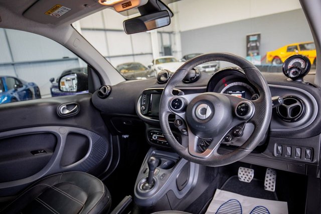 2017 Smart Fortwo 1L Prime Sport 2dr - Photo 2