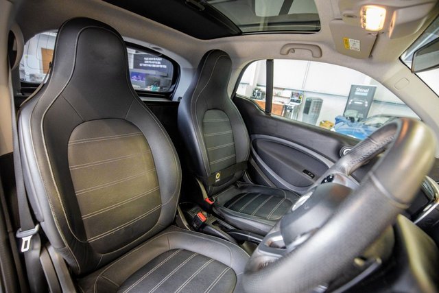 2017 Smart Fortwo 1L Prime Sport 2dr - Photo 3