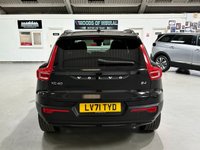USED 2022 71 VOLVO XC40 2.0 B4 MHEV R Design Pro SUV 5dr Petrol Hybrid DCT Auto Euro 6 (s/s) (197 ps) SUV