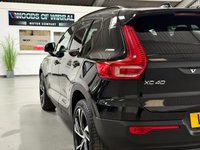 USED 2022 71 VOLVO XC40 2.0 B4 MHEV R Design Pro SUV 5dr Petrol Hybrid DCT Auto Euro 6 (s/s) (197 ps) SUV