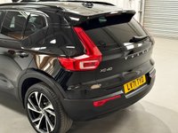 USED 2022 71 VOLVO XC40 2.0 B4 MHEV R Design Pro SUV 5dr Petrol Hybrid DCT Auto Euro 6 (s/s) (197 ps) SUV