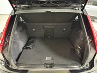USED 2022 71 VOLVO XC40 2.0 B4 MHEV R Design Pro SUV 5dr Petrol Hybrid DCT Auto Euro 6 (s/s) (197 ps) SUV