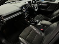 USED 2022 71 VOLVO XC40 2.0 B4 MHEV R Design Pro SUV 5dr Petrol Hybrid DCT Auto Euro 6 (s/s) (197 ps) SUV