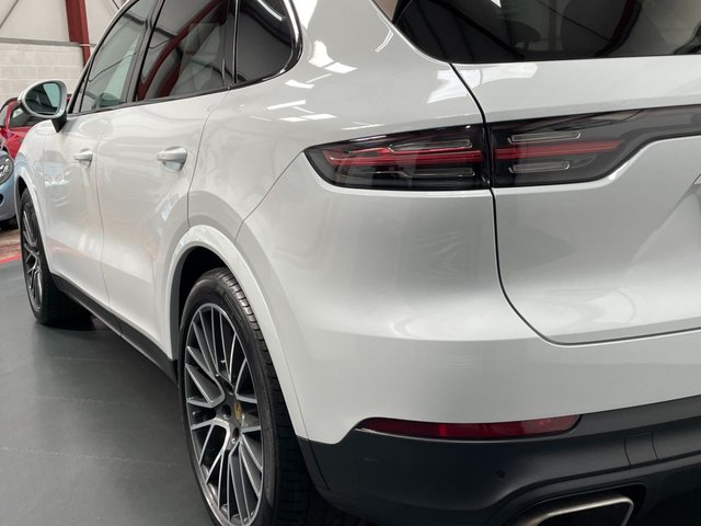 2019 PORSCHE CAYENNE - Photo 8