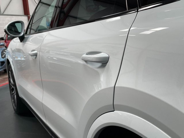 2019 PORSCHE CAYENNE - Photo 7