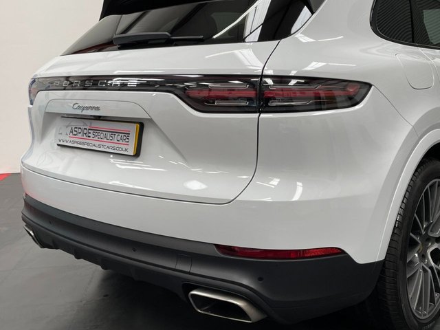 2019 PORSCHE CAYENNE - Photo 10