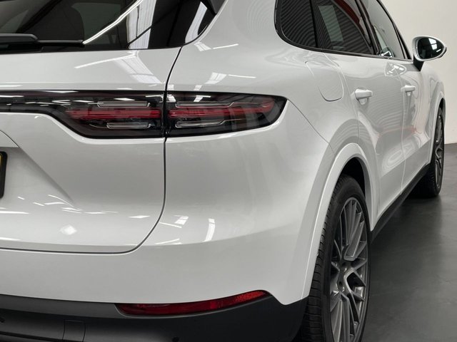 2019 PORSCHE CAYENNE - Photo 11