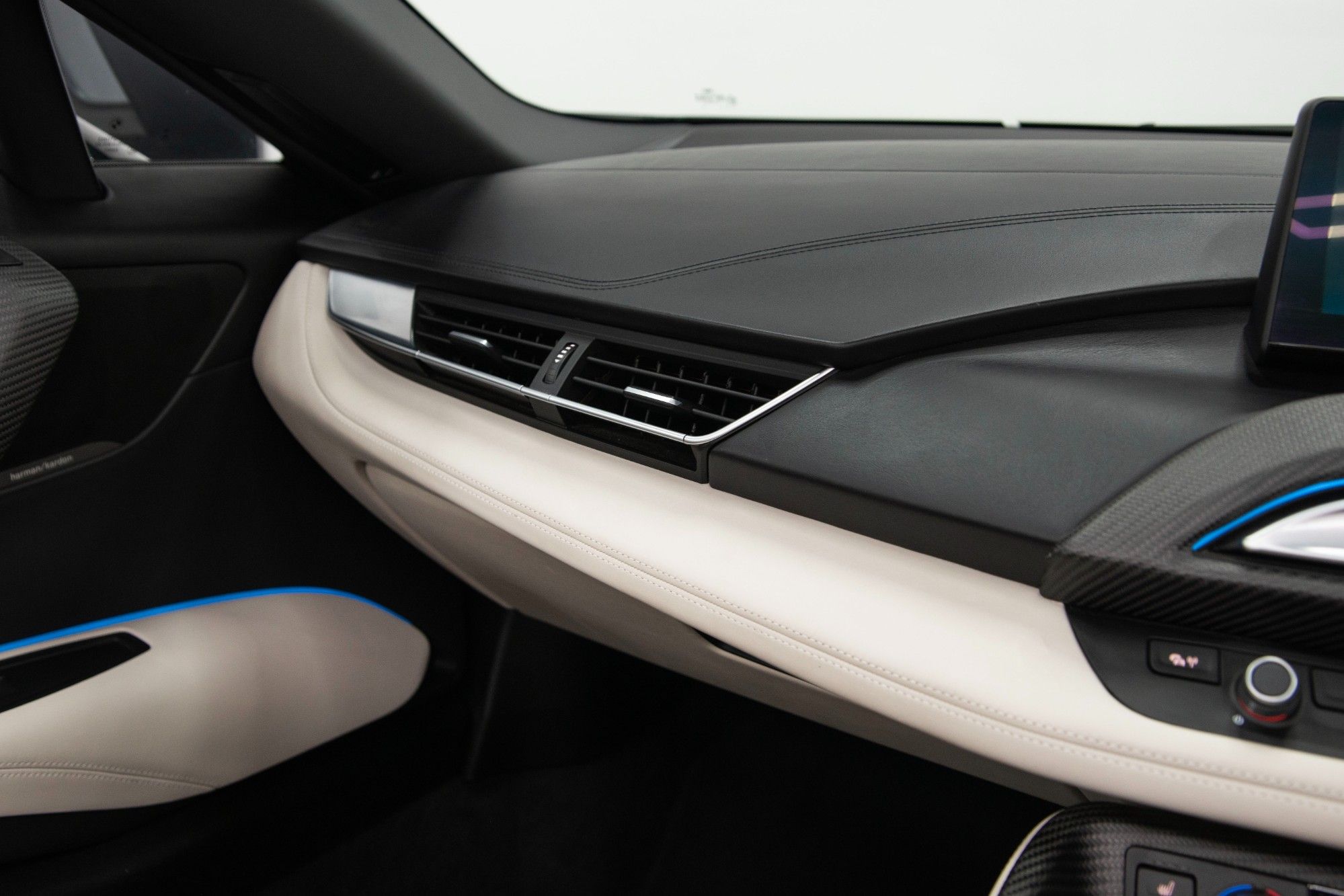 USED 2019 68 BMW I8 1.5 11.6kWh Roadster 2dr Petrol Plug-in Hybrid  