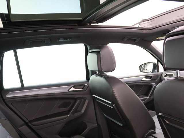 2017 Volkswagen Tiguan 2L R-Line 5dr - Photo 2