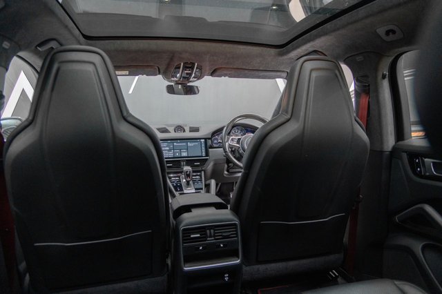 2019 PORSCHE CAYENNE - Photo 10