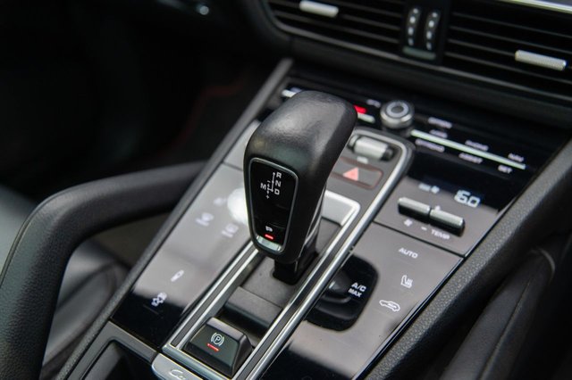 2019 PORSCHE CAYENNE - Photo 11