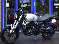 USED 2024 24 VOGE 350AC Very low miles at just 1165 & a super light bike that falls into the A2 licence class Digital dash, easy to handle