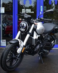 USED 2024 24 VOGE 350AC Very low miles at just 1165 & a super light bike that falls into the A2 licence class Digital dash, easy to handle