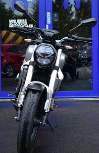 USED 2024 24 VOGE 350AC Very low miles at just 1165 & a super light bike that falls into the A2 licence class Digital dash, easy to handle