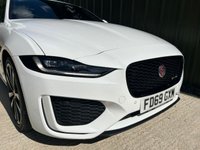 USED 2020 69 JAGUAR XE 2.0 D180 R-Dynamic SE Saloon 4dr Diesel Auto Euro 6 (s/s) (180 ps) 