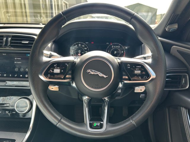 2020 JAGUAR XE - Photo 6