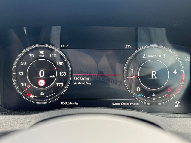 2020 JAGUAR XE - Photo 8