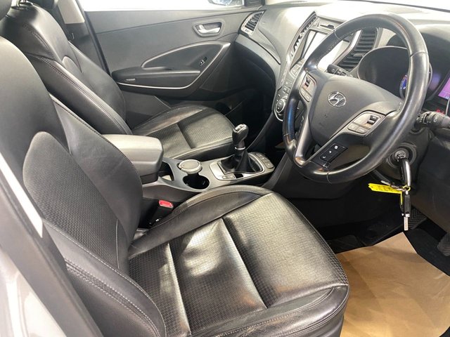 2012 Hyundai Santa FE 2.2L Premium 5dr - Photo 11