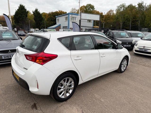 2013 TOYOTA AURIS 1.33 Dual VVT-i Icon Hatchback 5dr Petrol Manual Euro 5 (s/s) (101 ps) - Photo 3