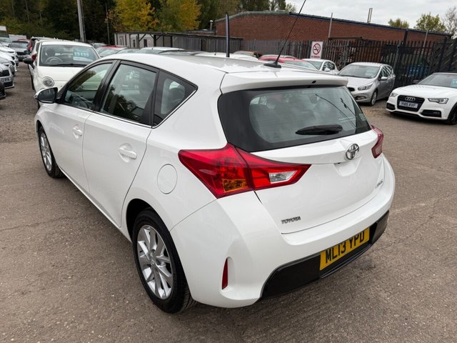 2013 TOYOTA AURIS 1.33 Dual VVT-i Icon Hatchback 5dr Petrol Manual Euro 5 (s/s) (101 ps) - Photo 5