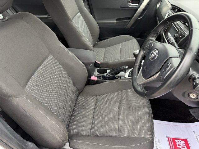 2013 TOYOTA AURIS 1.33 Dual VVT-i Icon Hatchback 5dr Petrol Manual Euro 5 (s/s) (101 ps) - Photo 10