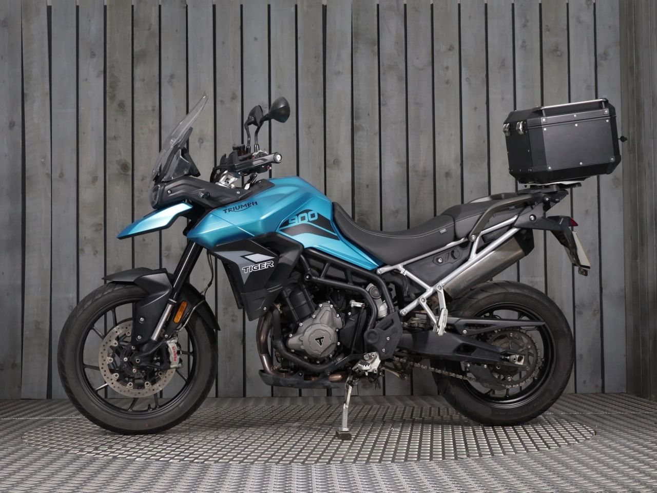 TRIUMPH TIGER 900