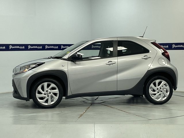 2022 TOYOTA AYGO X - Photo 2