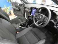 USED 2022 22 VOLVO C40 Twin Recharge 78kWh TM PRO SUV 5dr Electric Auto AWD (408 ps) SAT NAV PANORAMIC SUNROOF HARMAN KARDON 360 CAMERA CRUISE CONTROL PARKING SENSORS 1 OWNER SERVICE HISTORY WARRANTY