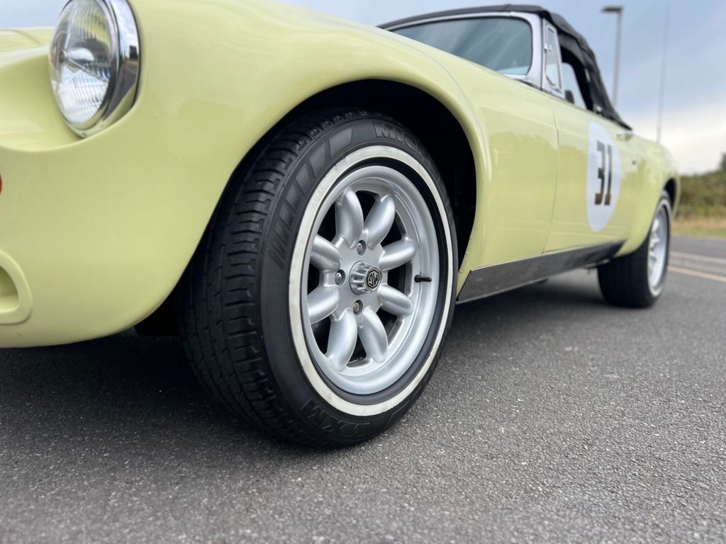 USED 1976 MG MGB SEBRING // 1800cc // Manual // Overdrive // px swap 