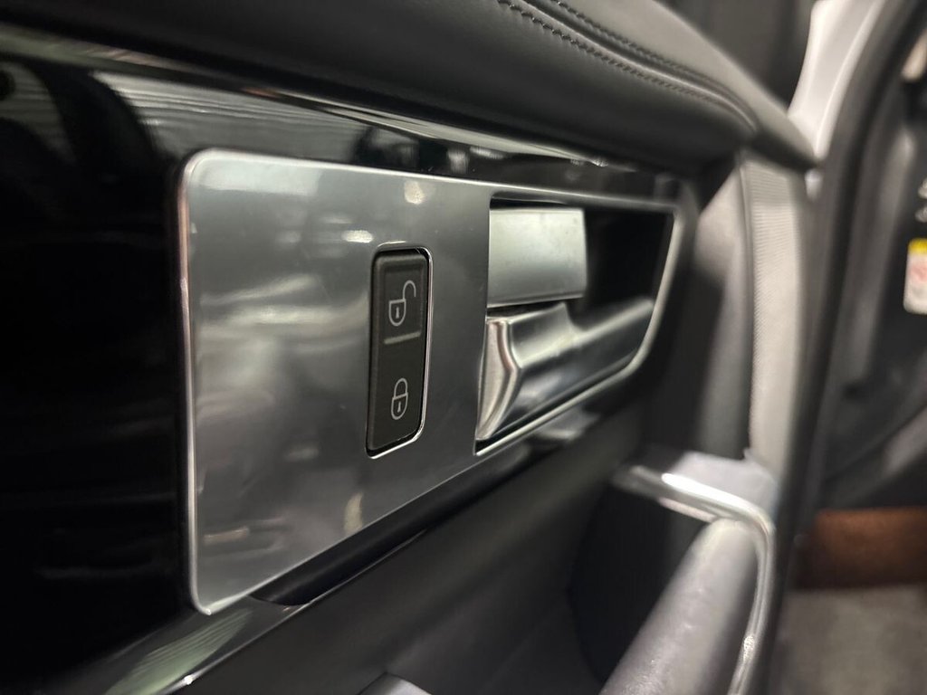 USED 2016 K LAND ROVER DISCOVERY 4 3.0 SD V6 Landmark SUV 5dr Diesel Auto 4WD Euro 6 (s/s) (256 bhp) TIMING BELT|REAR ENTERTAINMENT