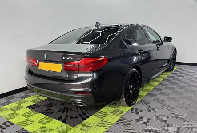 2020 BMW 5 SERIES - Photo 2