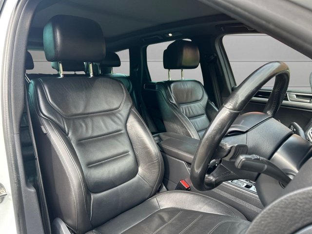 2016 VOLKSWAGEN TOUAREG 3.0 TDI V6 BlueMotion Tech R-Line Plus SUV 5dr Diesel Tiptronic 4WD Euro 6 (s/s) (262 ps) - Photo 10