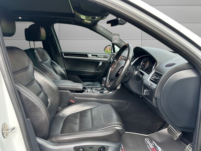 2016 VOLKSWAGEN TOUAREG 3.0 TDI V6 BlueMotion Tech R-Line Plus SUV 5dr Diesel Tiptronic 4WD Euro 6 (s/s) (262 ps) - Photo 11