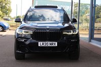 USED 2020 20 BMW X7 3.0 M50d SUV 5dr Diesel Auto xDrive Euro 6 (s/s) (400 ps) - EURO 6 - ULEZ, BIG SPEC OVER &pound;8K of EXTRAS - 7 SEATS, PRO NAV, HTD/VENTILATED LEATHER, MASSAGE FUNCTION, PAN ROOF, R/CAMERA, HUD, DIGITAL DASH, E/TAILGATE, 22" ALLOYS, CRUISE/BSA, WIRELESS CHARGER, BLUETOOTH, DAB & HARMAN KARDON S/S