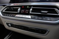 USED 2020 20 BMW X7 3.0 M50d SUV 5dr Diesel Auto xDrive Euro 6 (s/s) (400 ps) - EURO 6 - ULEZ, BIG SPEC OVER &pound;8K of EXTRAS - 7 SEATS, PRO NAV, HTD/VENTILATED LEATHER, MASSAGE FUNCTION, PAN ROOF, R/CAMERA, HUD, DIGITAL DASH, E/TAILGATE, 22" ALLOYS, CRUISE/BSA, WIRELESS CHARGER, BLUETOOTH, DAB & HARMAN KARDON S/S