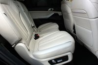 USED 2020 20 BMW X7 3.0 M50d SUV 5dr Diesel Auto xDrive Euro 6 (s/s) (400 ps) - EURO 6 - ULEZ, BIG SPEC OVER &pound;8K of EXTRAS - 7 SEATS, PRO NAV, HTD/VENTILATED LEATHER, MASSAGE FUNCTION, PAN ROOF, R/CAMERA, HUD, DIGITAL DASH, E/TAILGATE, 22" ALLOYS, CRUISE/BSA, WIRELESS CHARGER, BLUETOOTH, DAB & HARMAN KARDON S/S