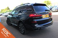 USED 2020 20 BMW X7 3.0 M50d SUV 5dr Diesel Auto xDrive Euro 6 (s/s) (400 ps) - EURO 6 - ULEZ, BIG SPEC OVER &pound;8K of EXTRAS - 7 SEATS, PRO NAV, HTD/VENTILATED LEATHER, MASSAGE FUNCTION, PAN ROOF, R/CAMERA, HUD, DIGITAL DASH, E/TAILGATE, 22" ALLOYS, CRUISE/BSA, WIRELESS CHARGER, BLUETOOTH, DAB & HARMAN KARDON S/S