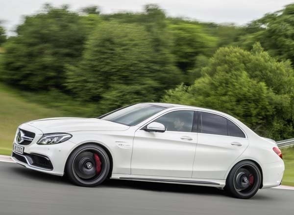 2015 65 Mercedes-Benz C Class 4.0 AMG C 63 4d AUTO 469 BHP