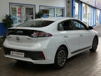 USED 2022 22 HYUNDAI IONIQ 38.3kWh Premium Hatchback 5dr Electric Auto (136 ps) SAT NAV REAR VIEW CAMERA CRUISE CONTROL PARKING SENSORS 1 OWNER EXCELLENT SERVICE HISTORY HYUNDAI WARRANTY