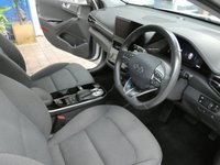 USED 2022 22 HYUNDAI IONIQ 38.3kWh Premium Hatchback 5dr Electric Auto (136 ps) SAT NAV REAR VIEW CAMERA CRUISE CONTROL PARKING SENSORS 1 OWNER EXCELLENT SERVICE HISTORY HYUNDAI WARRANTY