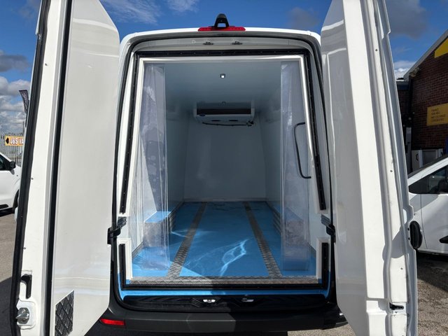 2025 MERCEDES-BENZ SPRINTER £38995 + VAT PRO FRIDGE FREEZER L.W.B VAN STOCKPORT - Photo 4