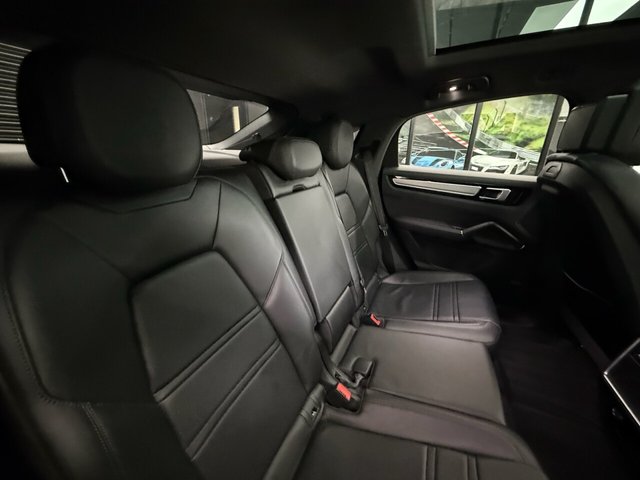 2019 PORSCHE CAYENNE - Photo 10