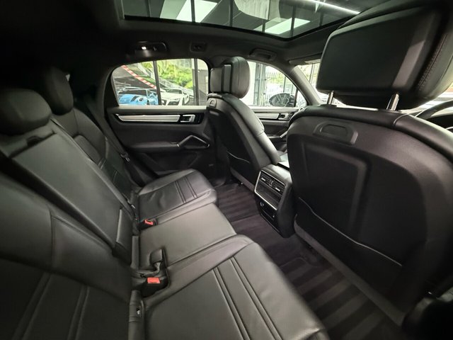 2019 PORSCHE CAYENNE - Photo 8