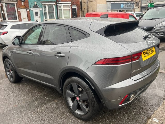 2019 JAGUAR E-PACE 2.0 D150 Chequered Flag SUV 5dr Diesel Auto AWD Euro 6 (s/s) (150 ps) - Photo 4