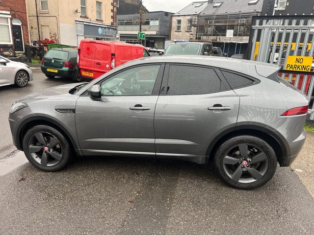 2019 JAGUAR E-PACE 2.0 D150 Chequered Flag SUV 5dr Diesel Auto AWD Euro 6 (s/s) (150 ps) - Photo 6